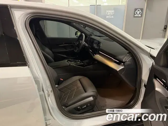 BMW 5 Series 2024 — Photo 13/20