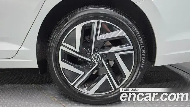 Volkswagen Jetta 2023 — Şəkil 29/31