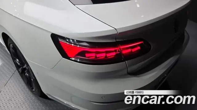 Volkswagen Arteon 2023 — Photo 30/32