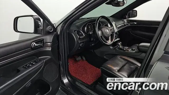 Jeep Grand Cherokee 2020 — Photo 9/20