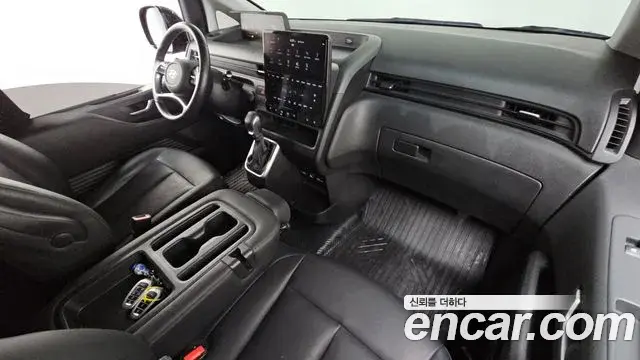Hyundai Staria 2023 — Photo 7/20