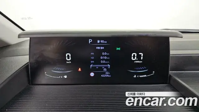 Hyundai Staria 2023 — Photo 8/20