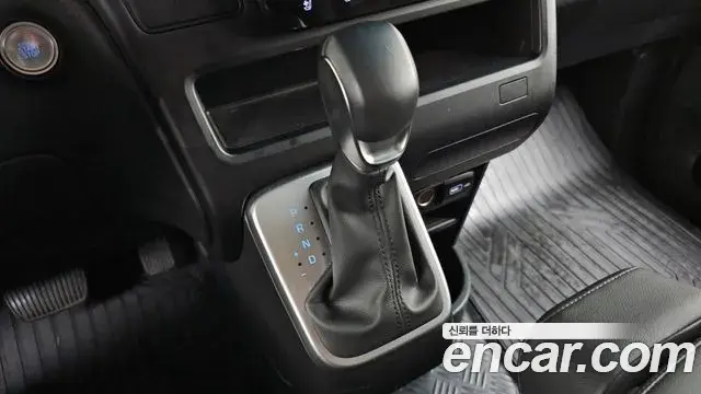 Hyundai Staria 2023 — Photo 9/20