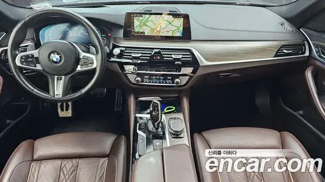 BMW 5 Series 2019 — Photo 32/35