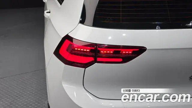 Volkswagen Golf 2024 — ფოტო 23/30