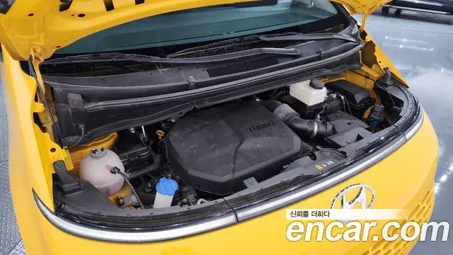 Hyundai Staria 2023 — Photo 6/20