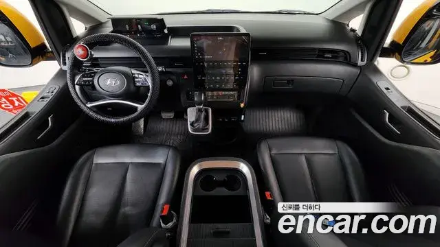 Hyundai Staria 2023 — Photo 7/20