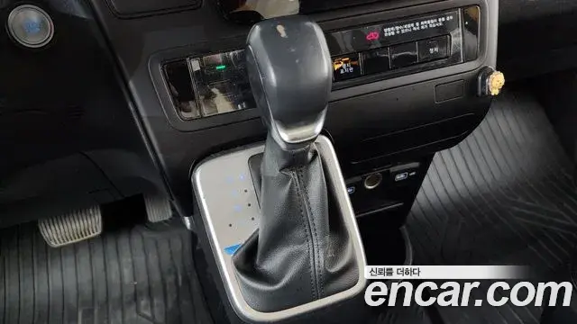 Hyundai Staria 2023 — Photo 9/20