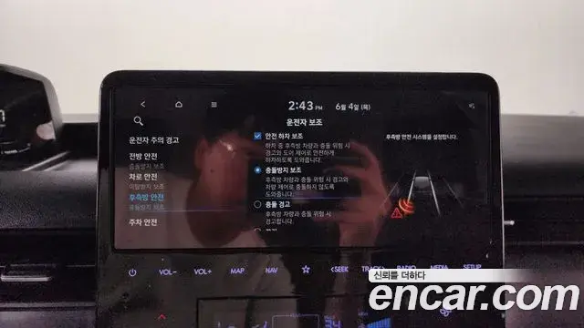 Hyundai Staria 2023 — Photo 17/20