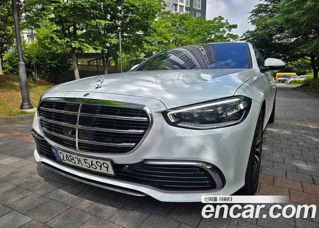Mercedes-Benz S-Class 2022 — Photo 1/20