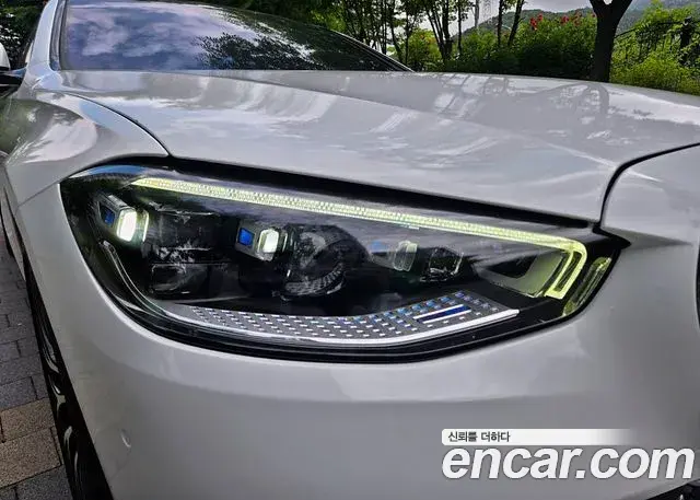 Mercedes-Benz S-Class 2022 — Photo 8/20