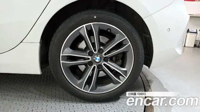 BMW 1 Series 2022 — Photo 22/30