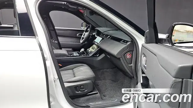 Land Rover Range Rover Velar 2023 — Photo 11/20