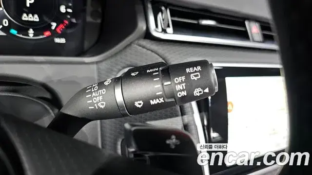Land Rover Range Rover Velar 2023 — Photo 18/20