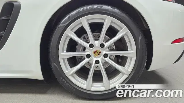 Porsche 718 Boxster 2018 — Şəkil 30/31