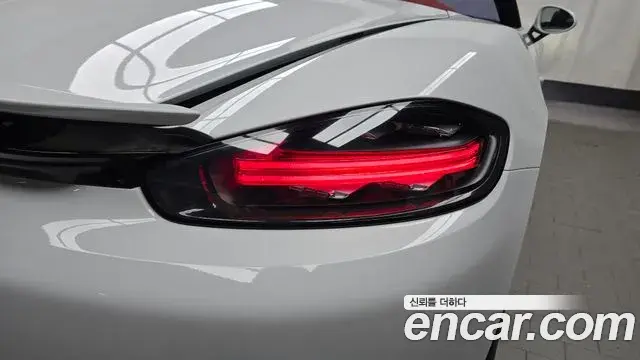 Porsche 718 Boxster 2018 — Şəkil 21/31