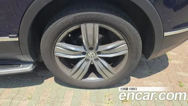 Volkswagen Tiguan 2018 — Photo 15/15