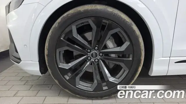Audi Q7 2023 — Photo 5/20