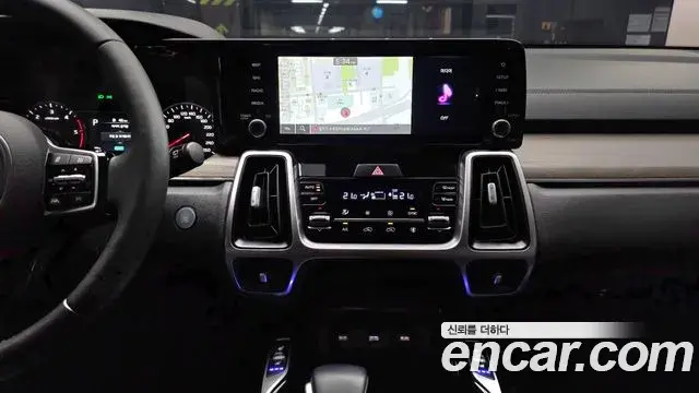 Kia Sorento 2021 — Photo 14/20
