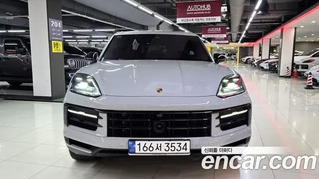 Porsche Cayenne 2023 — ფოტო 4/20