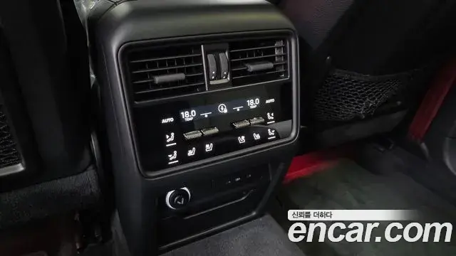 Porsche Cayenne 2023 — ფოტო 19/20