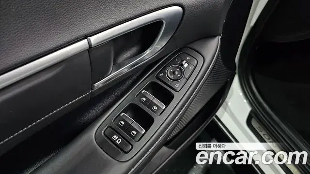 Hyundai Sonata Hybrid 2021 — Photo 23/30