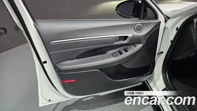 Hyundai Sonata Hybrid 2021 — Photo 7/30