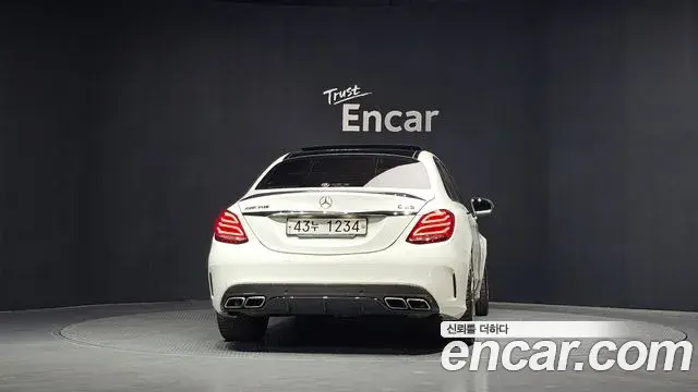 Mercedes-Benz C-Class 2018 — Photo 4/20