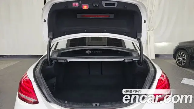 Mercedes-Benz C-Class 2018 — Photo 20/20