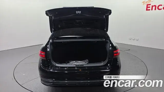 Volkswagen Jetta 2023 — Şəkil 21/34