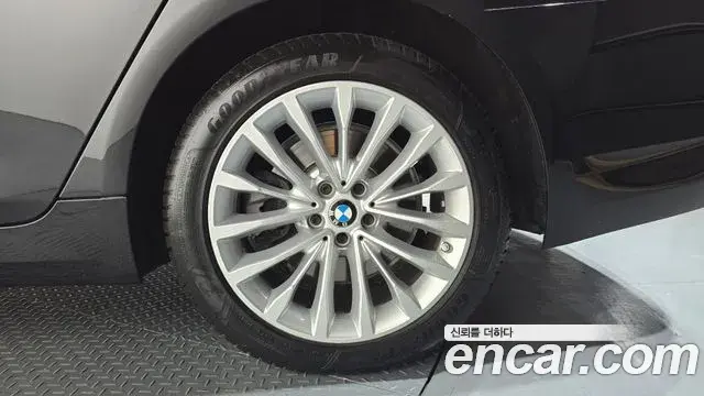 BMW 5 Series 2022 — Şəkil 29/33