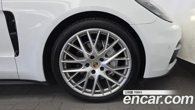 Porsche Panamera 2018 — Şəkil 17/31