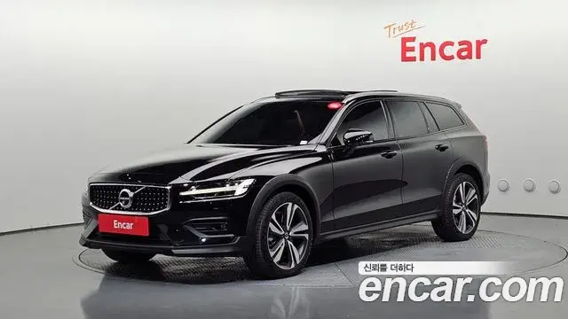 Volvo V60 Cross Country 2021 — Photo 26/34