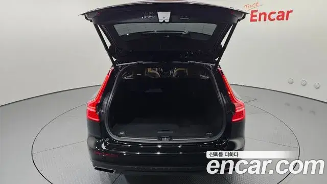 Volvo V60 Cross Country 2021 — Photo 6/34