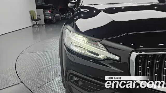 Volvo V60 Cross Country 2021 — Photo 32/34