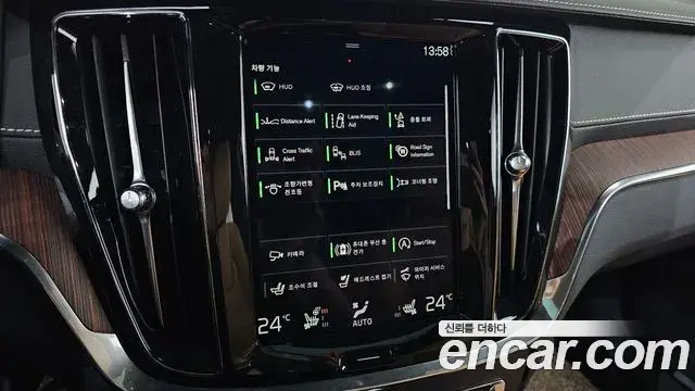 Volvo V60 Cross Country 2021 — Photo 20/34