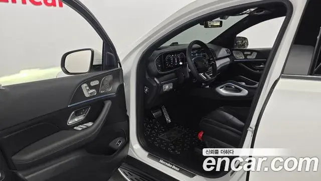Mercedes-Benz GLE-Class 2025 — Photo 10/20