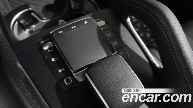 Mercedes-Benz GLE-Class 2025 — Photo 17/20
