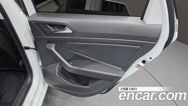 Volkswagen Jetta 2023 — Şəkil 8/31
