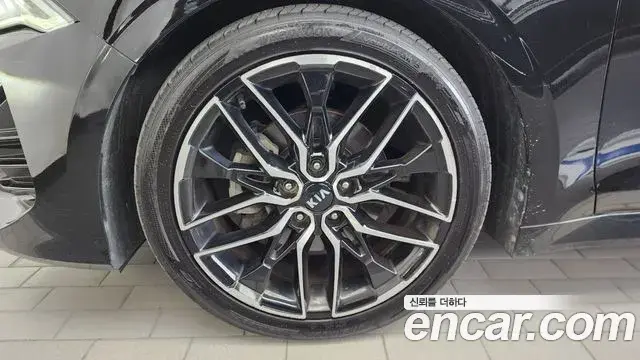 Kia K5 2020 — ფოტო 29/32