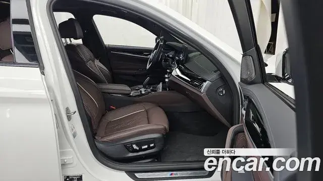 BMW 5 Series 2023 — Photo 7/31