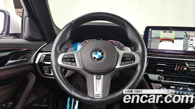 BMW 5 Series 2023 — Photo 18/31