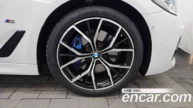 BMW 5 Series 2023 — Photo 17/31