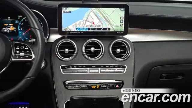 Mercedes-Benz GLC-Class 2023 — Photo 13/20