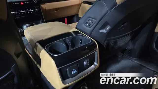 Kia Carnival 2022 — Фото 19/20