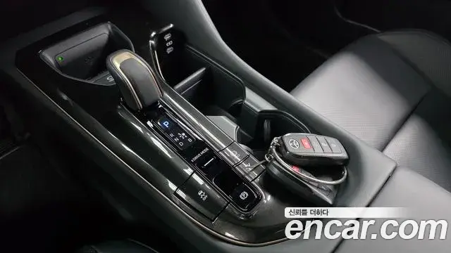Toyota Crown Crossover 2025 — Photo 9/20