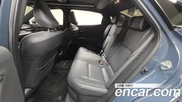 Toyota Crown Crossover 2025 — Photo 11/20