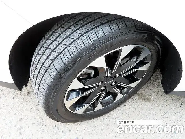 Kia Carnival 2023 — Photo 19/20