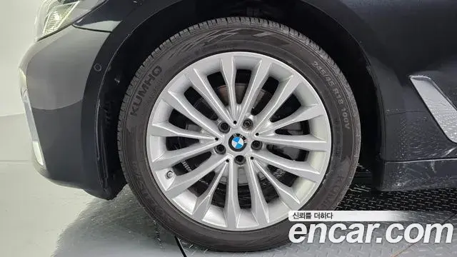 BMW 5 Series 2023 — Şəkil 20/33