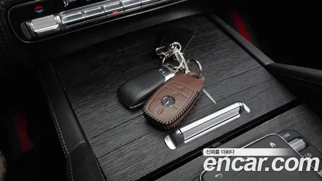 Mercedes-Benz GLE-Class 2022 — Şəkil 25/35